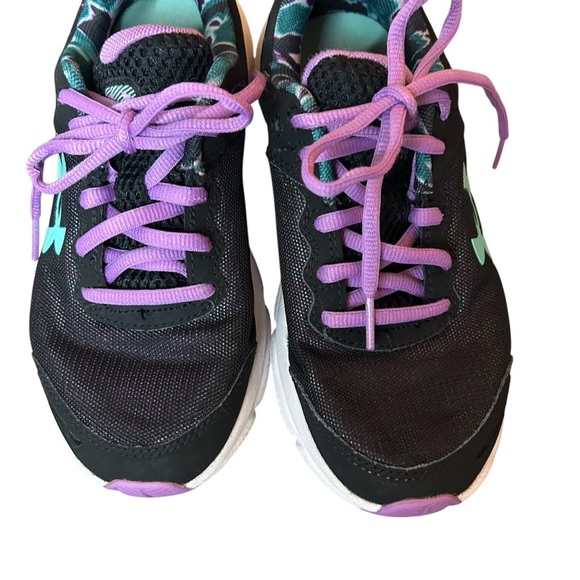 Under Armour Purple and Black Sneakers Size 4 Youth - Picture 4 of 10